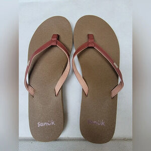 NWOT - SANUK UMBER FLIP FLOPS‎ SANDALS (sz 10)